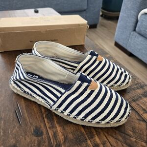 TONI PONS - "Blanes DD" Classic unisex espadrille. Size US Women 7.5. Navy. New.